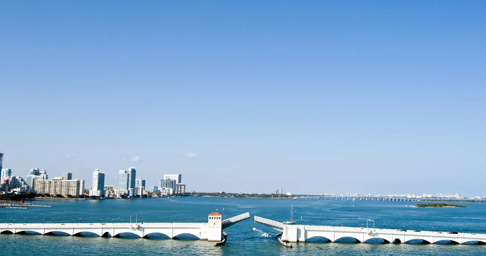 Miami Beach dengan Kaki. Laluan Berjalan Terbaik dengan Pemandangan Laut yang Menakjubkan